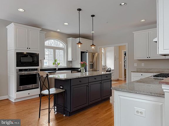 2nd image of 22884 Thornbury Dr