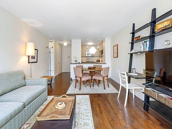 2nd image of 215 W 95th St APT 12G