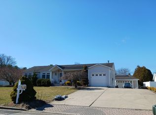 5 Azurean Ct, Mount Sinai, NY 11766
