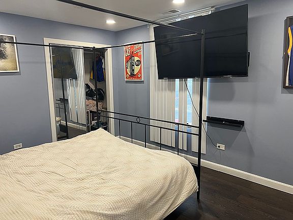 5th image of 406 W Oak St #1E