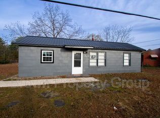 401 Eva Cir, Spring Lake, NC 28390