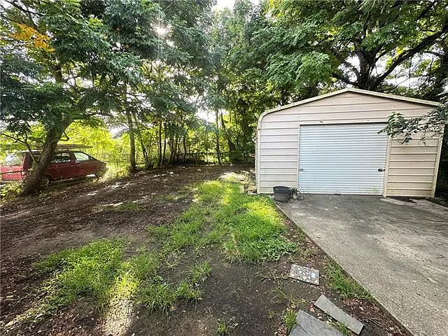 310 Huntlee Dr — Photo 11