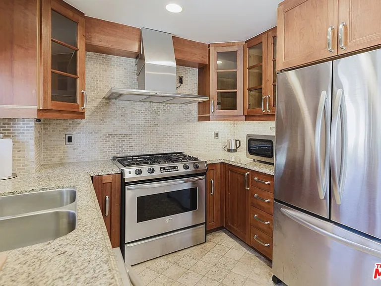 1154 S Barrington Ave #101 — Photo 12