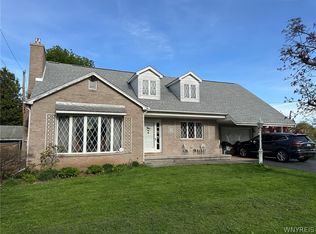 16 Davison Rd, Lockport, NY 14094