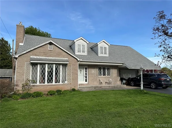 16 Davison Rd, Lockport, NY 14094