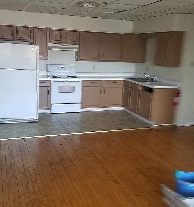 2nd image of 126 S Queen St APT D