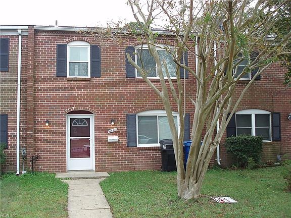 4th image of 4509 Hinsdale St