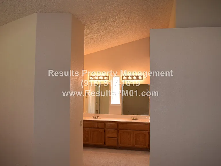 6412 Old Orchard Way — Photo 2