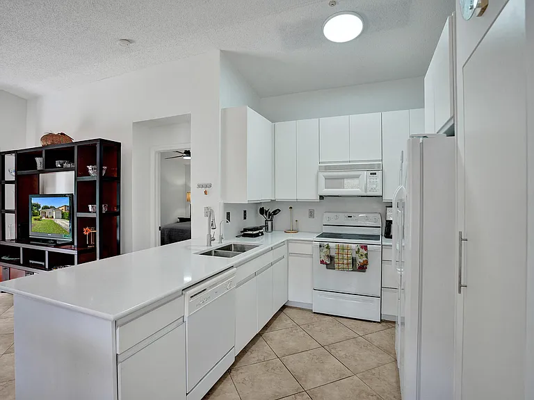 1245 SW 46th Way — Photo 12