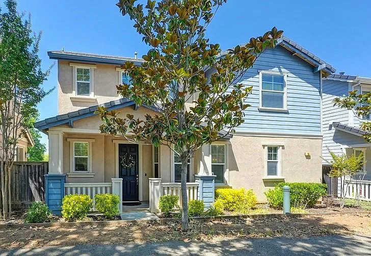 15 Crystalwood Cir — Photo 1
