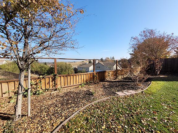 5th image of 3851 Warbler Dr