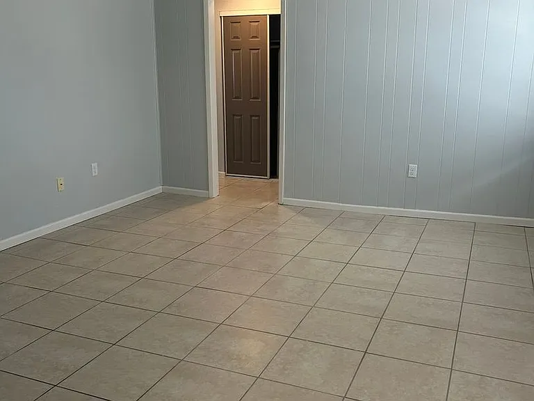 Manatee Bay Apartments — Photo 16