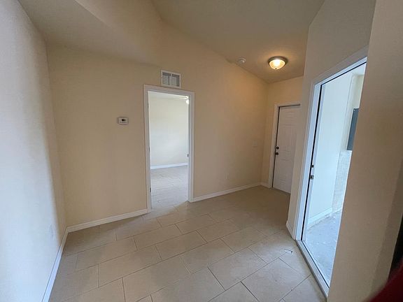 4th image of 901 Andalusia Blvd