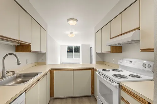 Floor plan 2-204