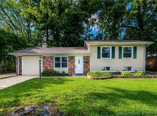 106 Greenbriar Dr, New Albany, IN 47150