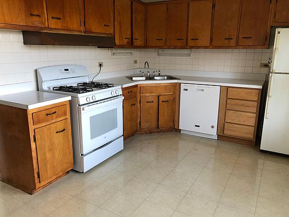 5th image of 7907 Lamon Ave #2N