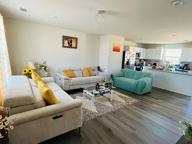 2582 Haskell Dr — Photo 2