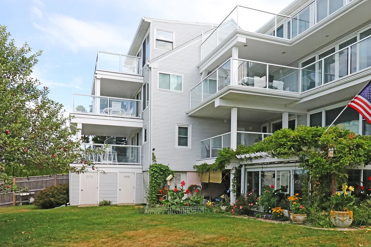 Building Photo - 249 Tuckerman Ave #2