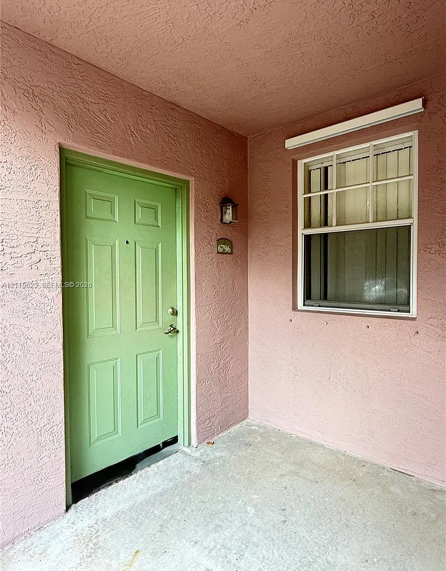 Cypress Pointe At Coral S — Photo 3