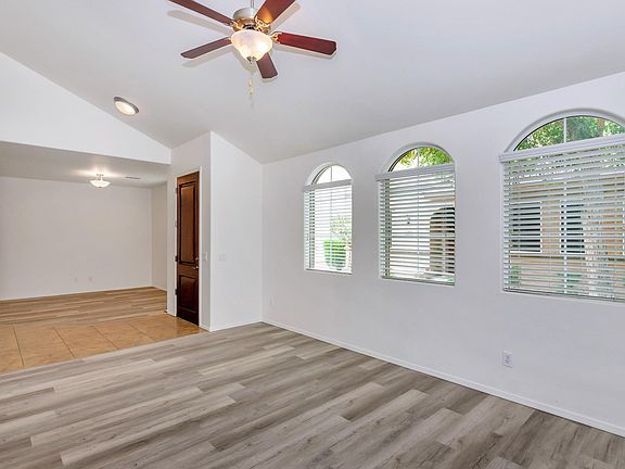3rd image of 4057 E Oakland St