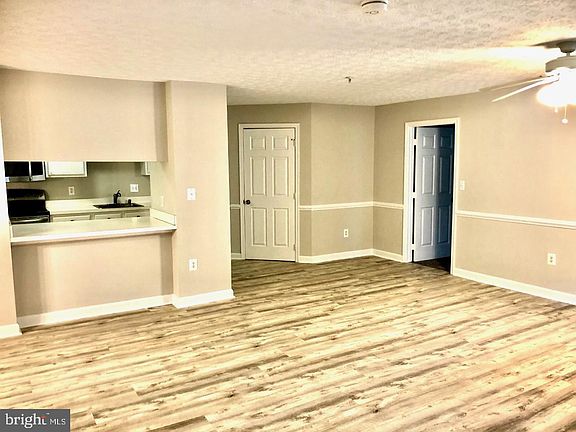 5th image of 631 Admiral Dr Unit 304