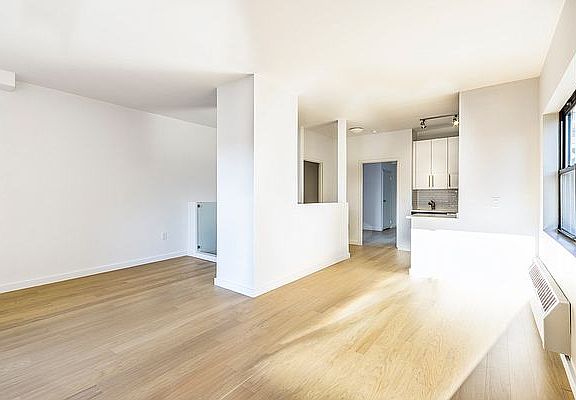 5th image of 360 W 34th St APT 14H