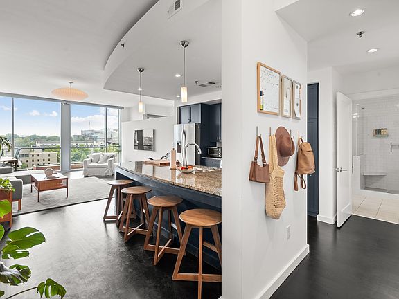 5th image of 900 20th Ave S APT 906