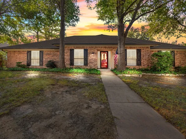 1708 Wimbleton Dr, Bedford, TX 76021