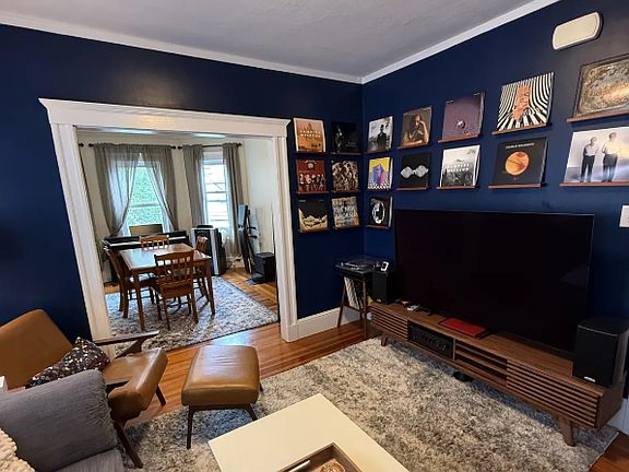 2nd image of 7 Belmont Sq #2