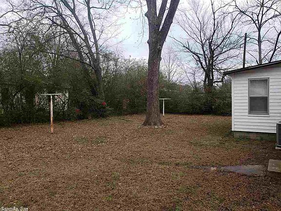 4th image of 300 Hornbeck Ave