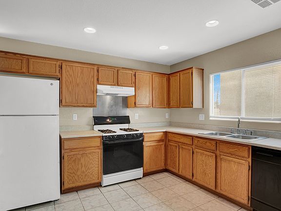 #GuardianRealty 5258 Paradise Skies Las Vegas Single Family Home Rental kitchen 2_06252025