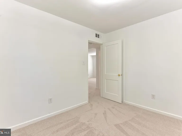 1423 N Nash St #208 — Photo 18