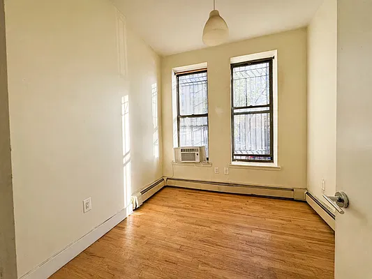 Bedroom, photo 1