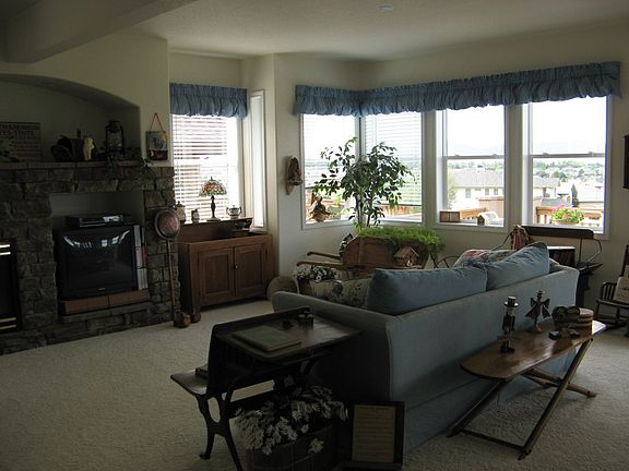 Living Room - View of Mountains over Golf Coarse