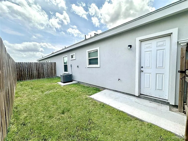 801 W Sunset Valley St #4 — Photo 2