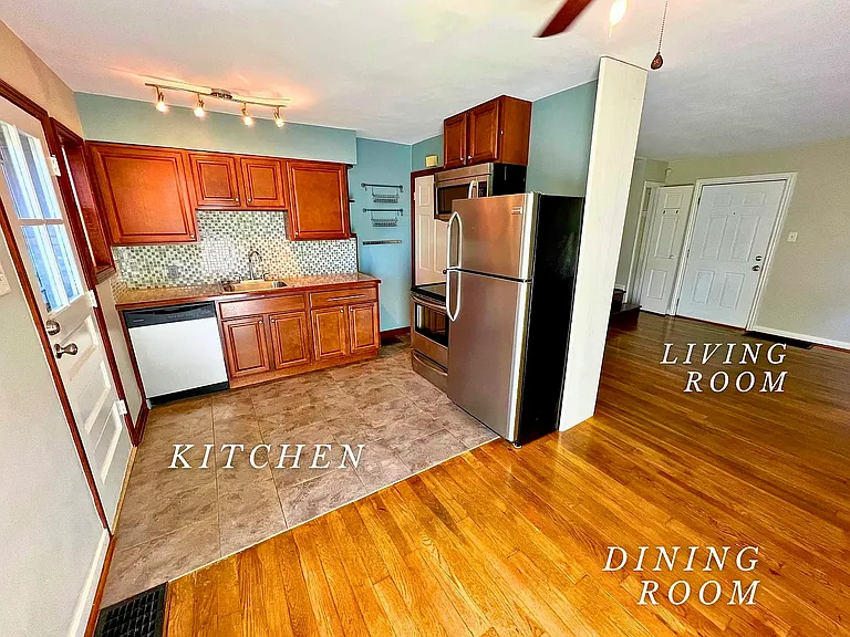 732 Clarendon Pl — Photo 2