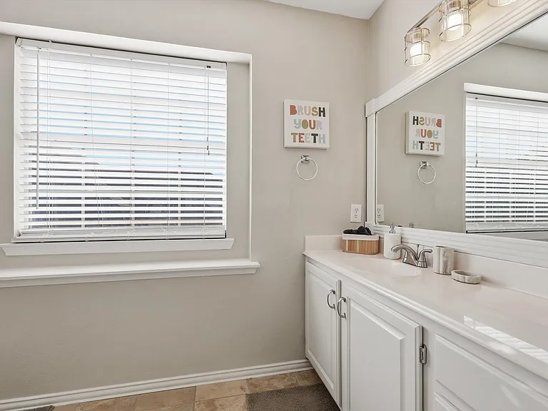 2707 Rochelle Dr — Photo 31