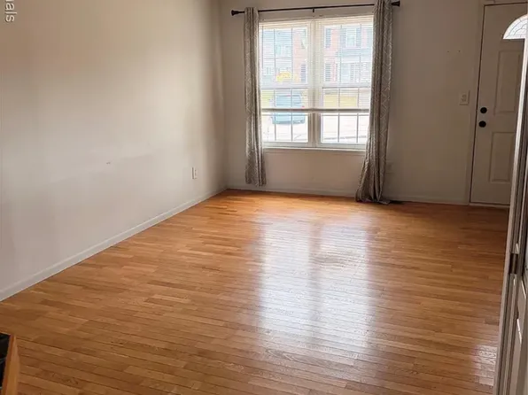 36310 Park Place Dr, Sterling Heights, MI 48310