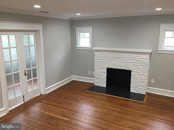 4th image of 103 N Scott Ave