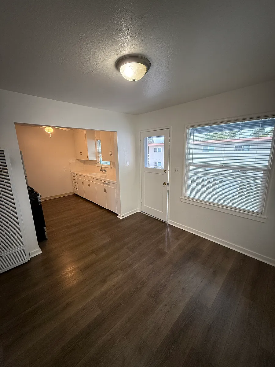 Building Photo - 675 Johanna Ave #2