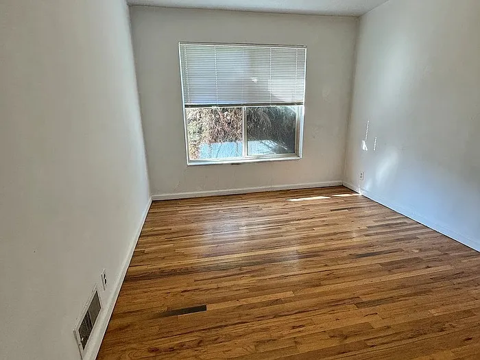 3 bed, 1.0 bath, 1618 sqft, $1,825 — Photo 2
