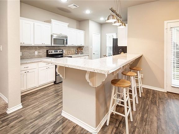 4th image of 305 Sageway Ct