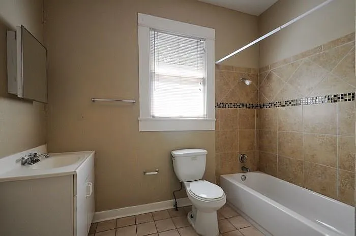 610 W 35th St #A — Photo 14