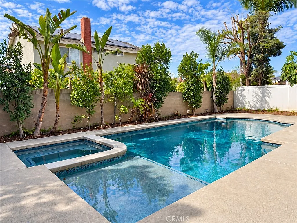 4 bed, 2.5 bath, 2029 sqft, $5,500 — Photo 3
