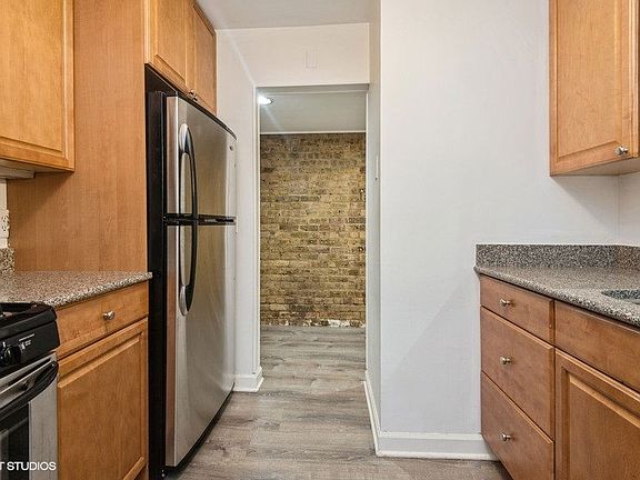 3rd image of 4011 N Kenmore Ave APT G4