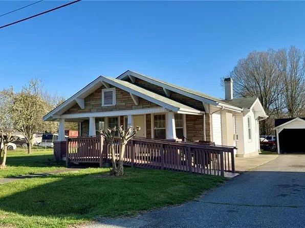 102 E Peachtree Dr, High Point, NC 27265