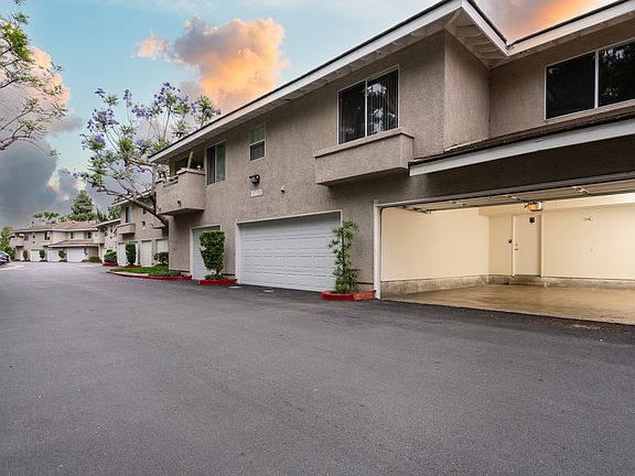 Attached Private 2 Car Garage