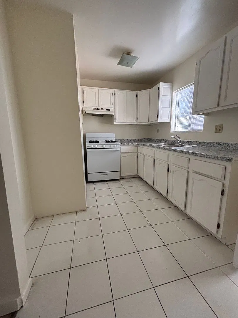 W. 10th Street, Long Beach, CA 90813 — Photo 1
