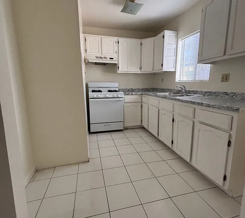 431-4355 W 10th St