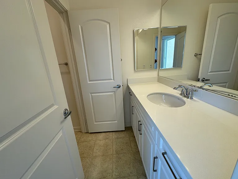 3rd floor: second bedroom with full bathroom attached